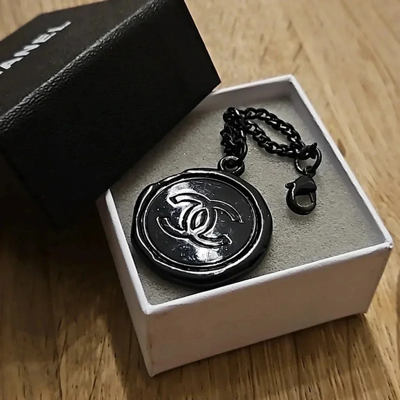 CHANEL Accessories - EXCLUSIVE: Chanel CC Logo "Wax Seal" black metallic charm/key chain